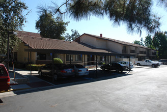 Florence Janss Apartments in Thousand Oaks, CA - Building Photo - Building Photo