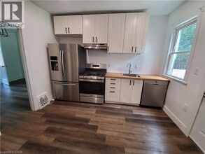 198 Sherman Ave N in Hamilton, ON - Building Photo - Building Photo