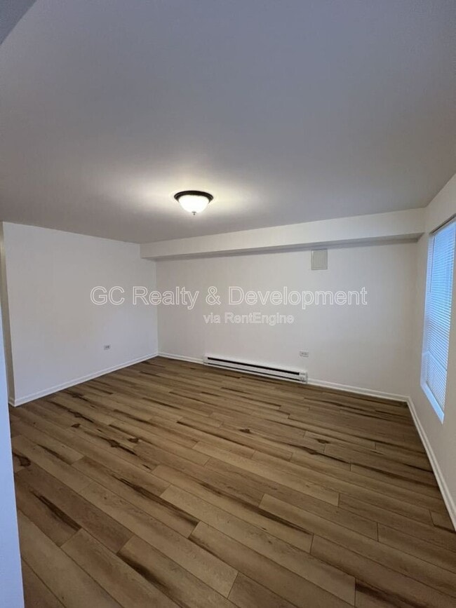 915 N Monticello Ave in Chicago, IL - Foto de edificio - Building Photo