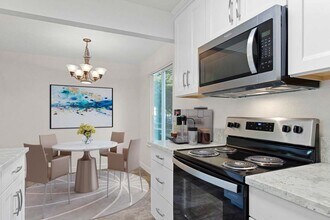 ONE MONTH FREE! Almondwood Apartments in Davis, CA - Building Photo - Building Photo