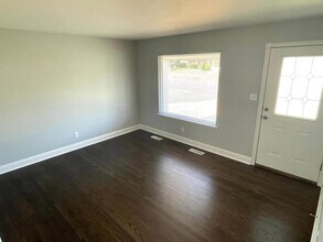 5307 Crestside Ln in St. Louis, MO - Foto de edificio - Building Photo