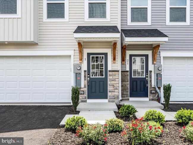 17 Lyriq Ct in Inwood, WV - Building Photo - Building Photo