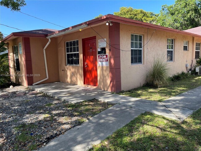 1224 NE 2nd Ave in Fort Lauderdale, FL - Building Photo - Building Photo