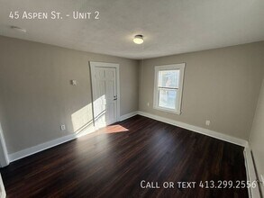 45 Aspen St in Ware, MA - Foto de edificio - Building Photo