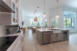 4023 W Lake Estates Dr in Davie, FL - Foto de edificio - Building Photo