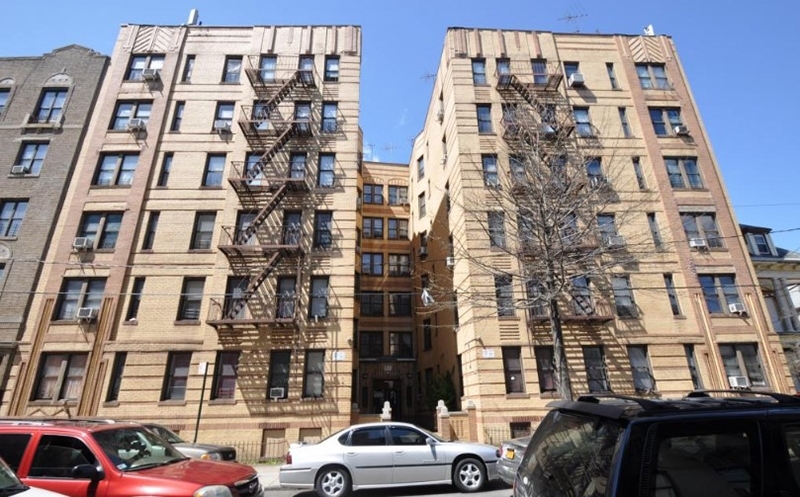 2775 Morris Ave in Bronx, NY - Foto de edificio