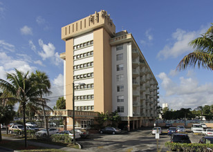 Gateway House in Miami, FL - Building Photo - Building Photo