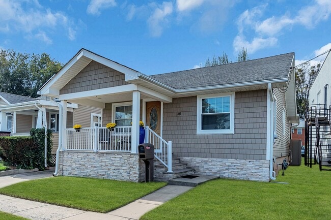 35 Lipman Pl in Neptune City, NJ - Building Photo - Building Photo