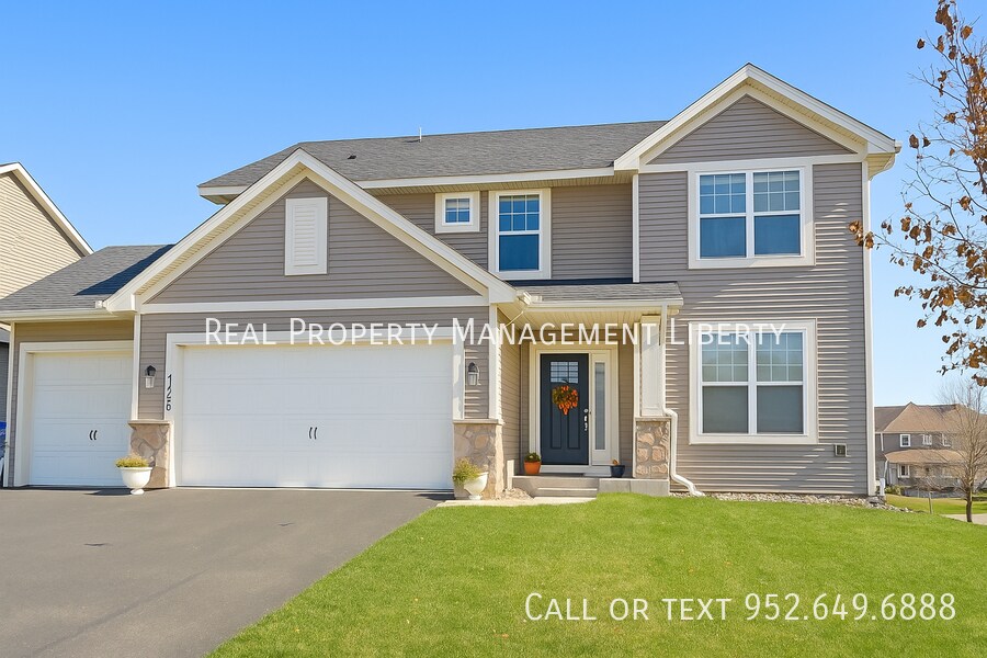 7426 Ridge Creek Trl in Shakopee, MN - Building Photo