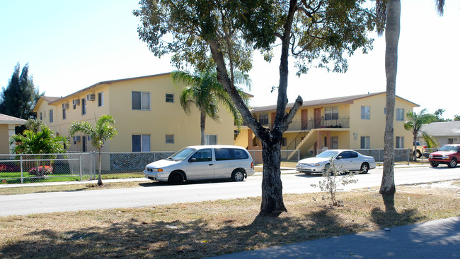 1223 NE 1st Ave in Homestead, FL - Building Photo - Building Photo