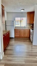 2760 W 61st Pl in Hialeah, FL - Building Photo - Building Photo