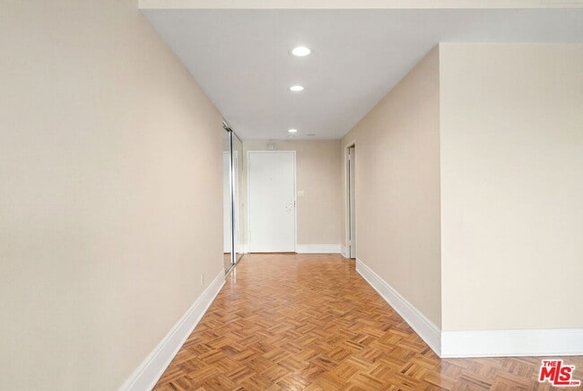 875 Comstock Ave in Los Angeles, CA - Building Photo - Building Photo