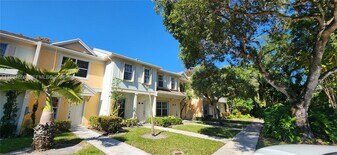 211 Mallory Ct in Weston, FL - Building Photo