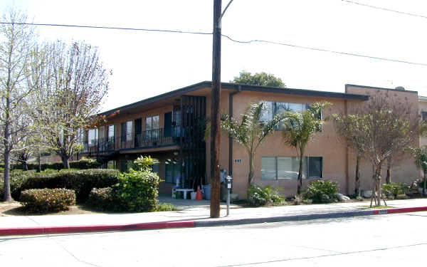 833 N Parton St in Santa Ana, CA - Building Photo