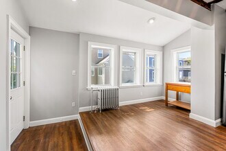 8 Carlton St, Unit 2 in Salem, MA - Building Photo - Building Photo