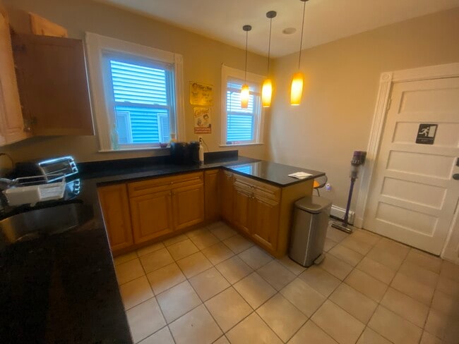 68 Calumet St, Unit 3 in Boston, MA - Building Photo - Building Photo