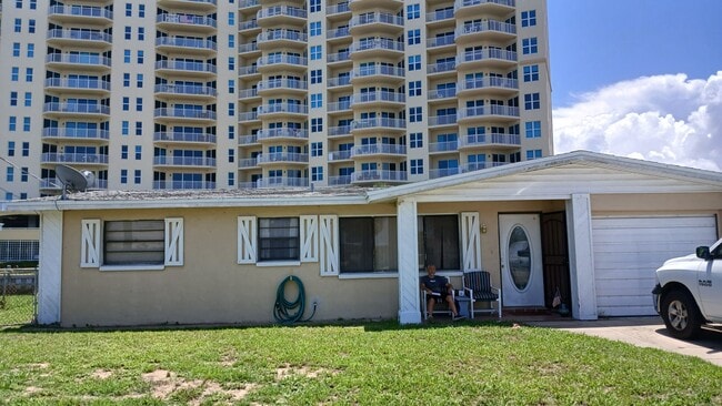 211 Sandy Cir in South Daytona, FL - Building Photo - Building Photo