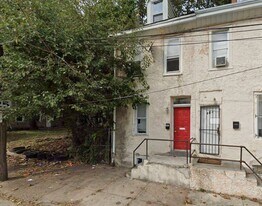 267 E Sharpnack St in Philadelphia, PA - Building Photo