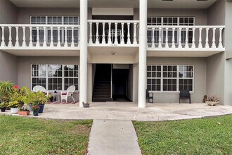 1049 NW 30th Ct in Wilton Manors, FL - Foto de edificio - Building Photo