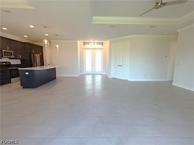 1017 SW 33rd St in Cape Coral, FL - Building Photo - Building Photo