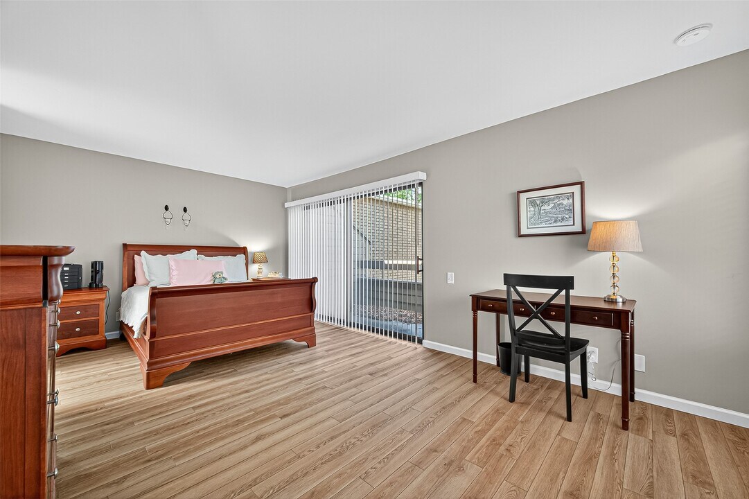 1320 Chardonnay Dr in Houston, TX - Building Photo