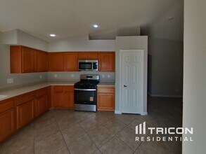 7805 Hornesettle St in Las Vegas, NV - Building Photo - Building Photo
