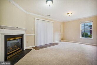 9238 Lorton Valley Rd in Lorton, VA - Foto de edificio - Building Photo