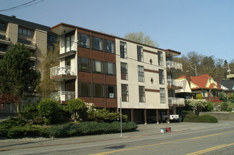 2117 Dexter Ave N in Seattle, WA - Building Photo - Building Photo