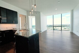 1301 Throckmorton St, Unit 2106 in Fort Worth, TX - Building Photo