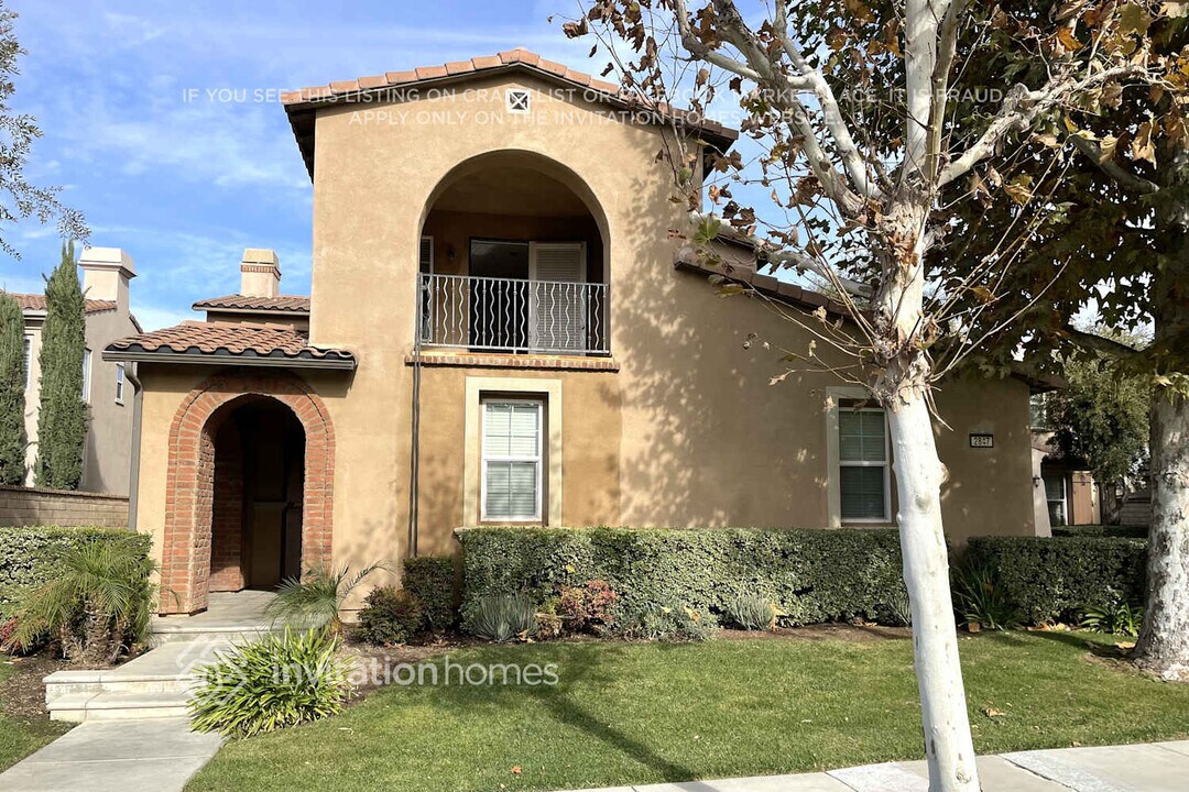 2847 Breezy Meadow Ln in Corona, CA - Building Photo