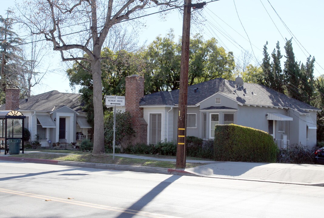 590 Sierra Madre Blvd in Sierra Madre, CA - Foto de edificio