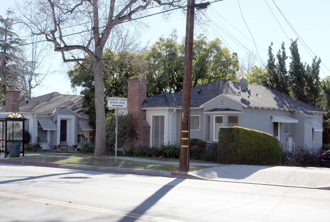 590 Sierra Madre Blvd in Sierra Madre, CA - Building Photo