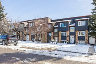 1290 Ranchlands Rd NW in Calgary, AB - Building Photo