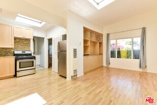 420 Altair Pl in Los Angeles, CA - Building Photo