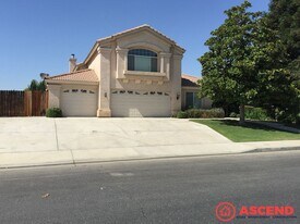 11910 Stonington St in Bakersfield, CA - Building Photo