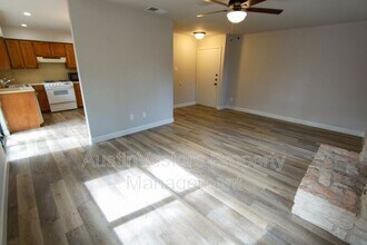 6505 Columbia Oaks Ct in Austin, TX - Building Photo - Building Photo