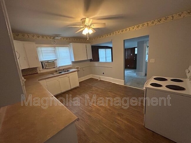 241 Davis St in Henderson, NC - Building Photo - Building Photo