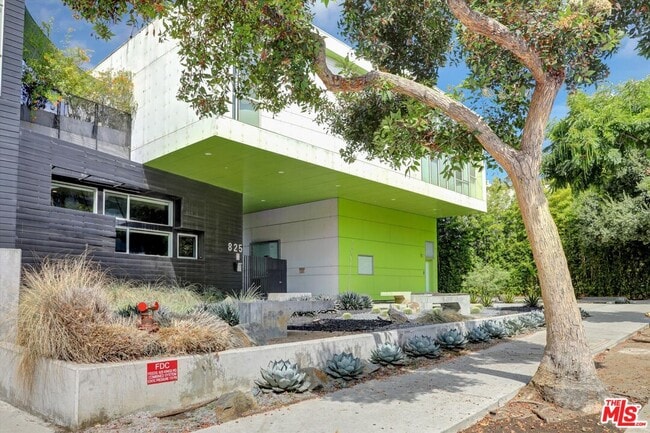 825 Kings Rd in West Hollywood, CA - Building Photo - Building Photo
