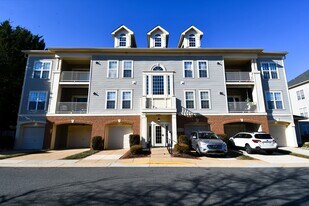 11322 Westbrook Mill Ln, Unit 302 in Fairfax, VA - Building Photo