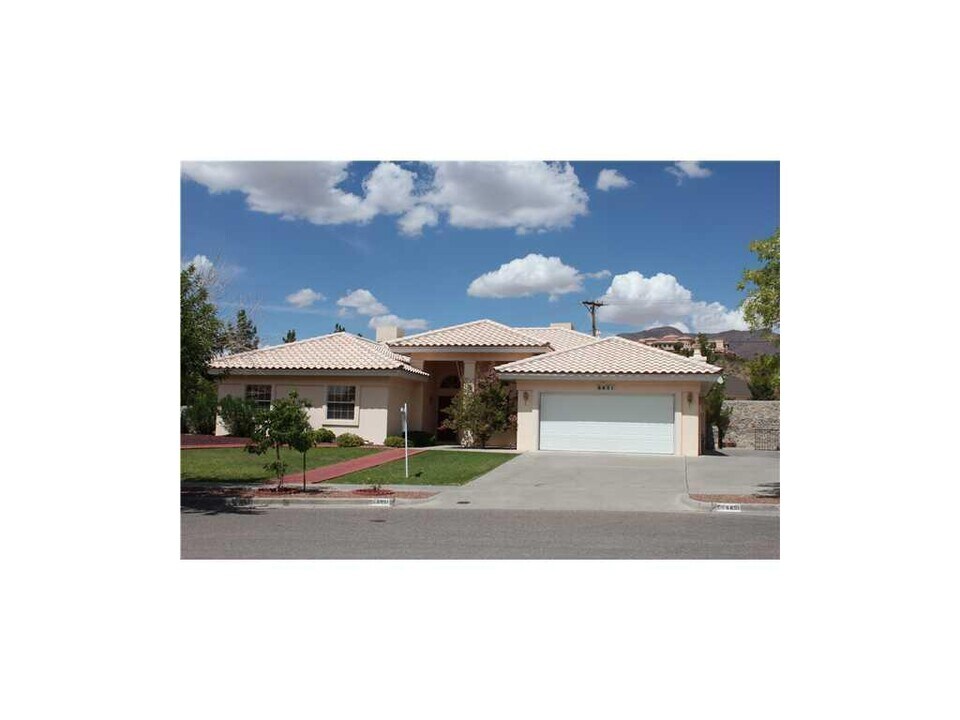 6851 Rock Canyon Dr in El Paso, TX - Building Photo