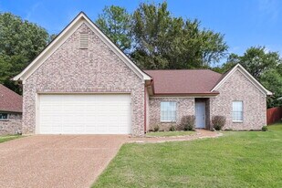 185 Village Dr in Oakland, TN - Building Photo