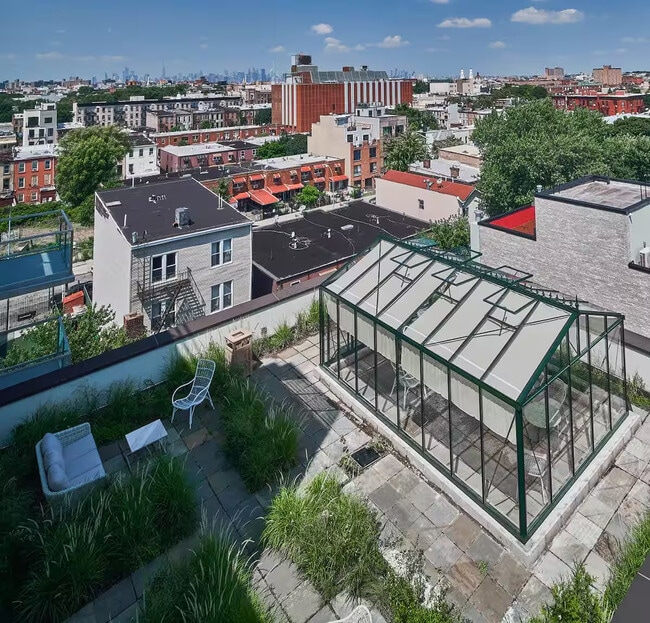 Furnished room/NOT APARTMENT, Unit 7D in Brooklyn, NY - Foto de edificio - Building Photo