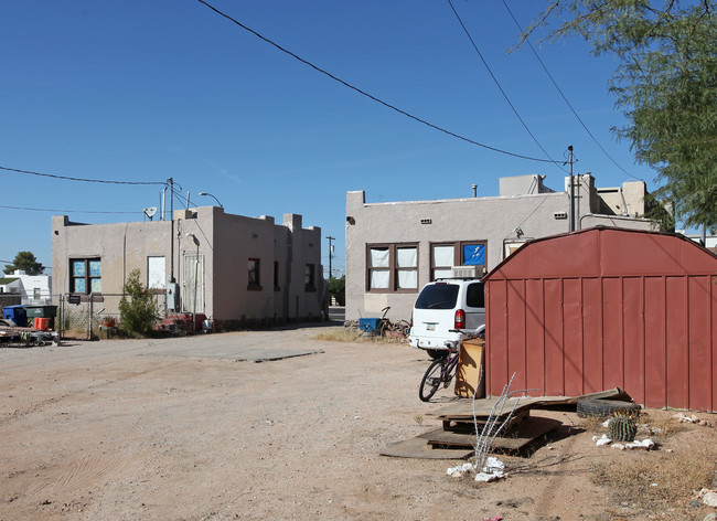 1736-1740 E Broadway Blvd in Tucson, AZ - Foto de edificio - Building Photo