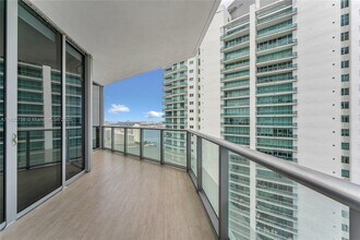 1300 Brickell Bay Dr, Unit 3904 in Miami, FL - Building Photo - Building Photo