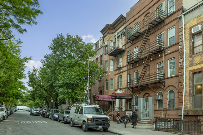 142 Rodney St in Brooklyn, NY - Foto de edificio - Building Photo