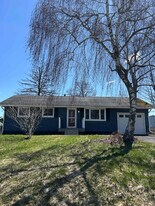 201 Delwood Dr in Baldwinsville, NY - Building Photo