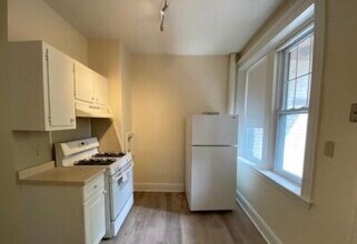 22 Alton Ct, Unit 2 in Brookline, MA - Building Photo - Building Photo