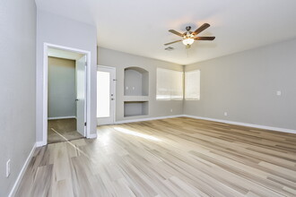 7644 Picnic St in Las Vegas, NV - Building Photo - Building Photo