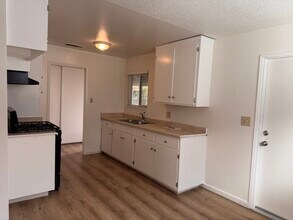 1025 Charles St in West Sacramento, CA - Building Photo - Building Photo