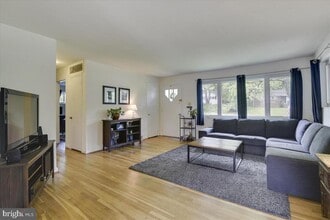 7315 Marc Dr in Falls Church, VA - Building Photo - Building Photo
